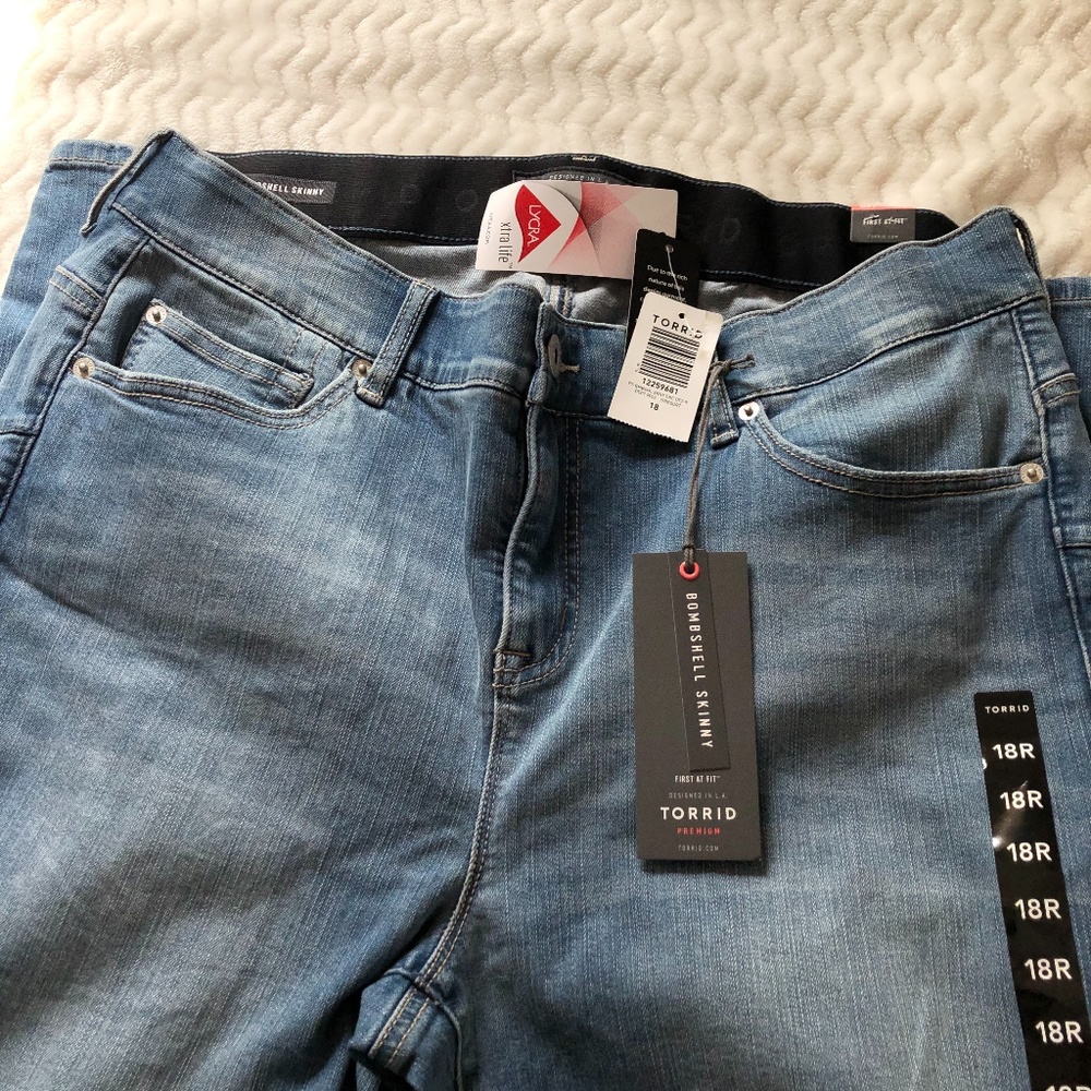 Torrid Bombshell Skinny Jean Premium Light Wash - Picture 10 of 11